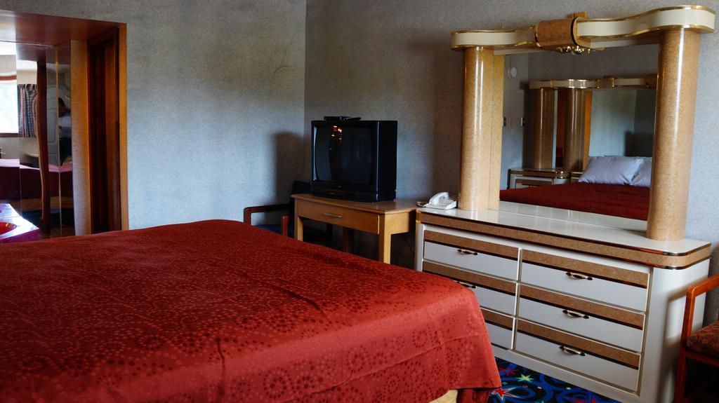 Royale Inn Kansas City Buitenkant foto